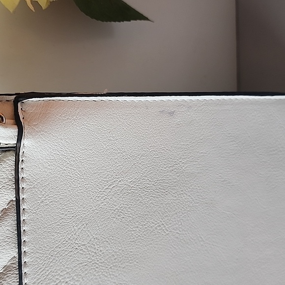 NWT. Aldo White Purse. - Picture 6 of 16